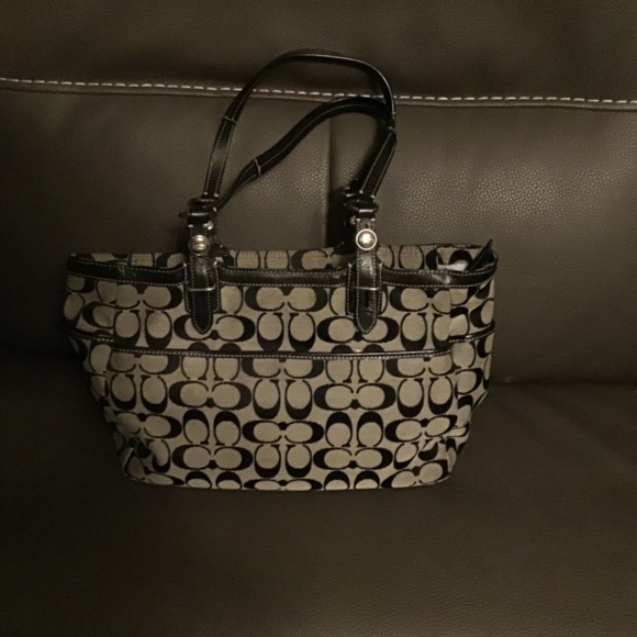Coach Shoulder Bag - Picture 2 of 8